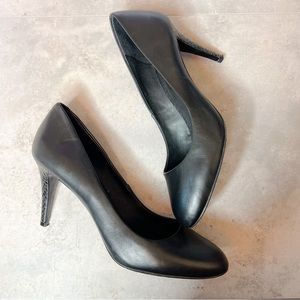 Tory Burch Snakeskin Python Leather Black Heels Size 9.5
